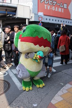 日本橋ストリートフェスタ2017 7 ネジザウルスのキャラクター・ウルス.jpg